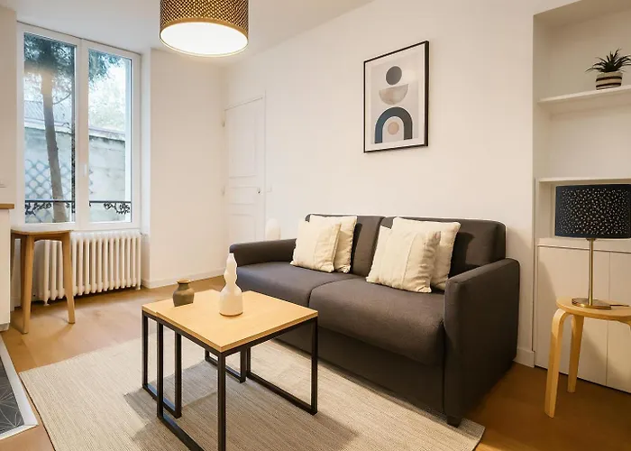 Joli 2 Pieces Au 15eme * Paris